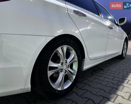 Белый Хендай Соната, объемом двигателя 2.36 л и пробегом 349 тыс. км за 7400 $, фото 14 на Automoto.ua