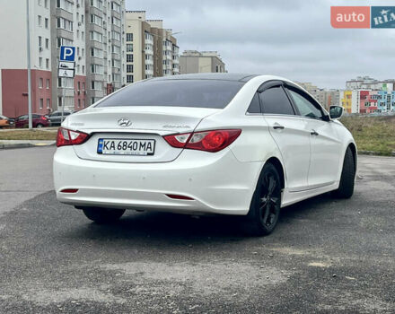 Білий Хендай Соната, об'ємом двигуна 2.4 л та пробігом 275 тис. км за 7600 $, фото 7 на Automoto.ua