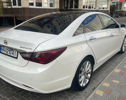 Білий Хендай Соната, об'ємом двигуна 2.36 л та пробігом 210 тис. км за 9300 $, фото 3 на Automoto.ua