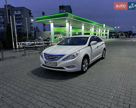 Белый Хендай Соната, объемом двигателя 2.36 л и пробегом 349 тыс. км за 7400 $, фото 19 на Automoto.ua