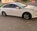 Белый Хендай Соната, объемом двигателя 2.36 л и пробегом 235 тыс. км за 9900 $, фото 1 на Automoto.ua