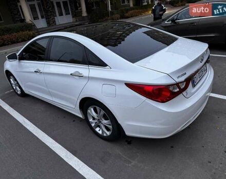 Белый Хендай Соната, объемом двигателя 2.4 л и пробегом 224 тыс. км за 9900 $, фото 5 на Automoto.ua