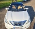 Белый Хендай Соната, объемом двигателя 2.4 л и пробегом 226 тыс. км за 8000 $, фото 1 на Automoto.ua