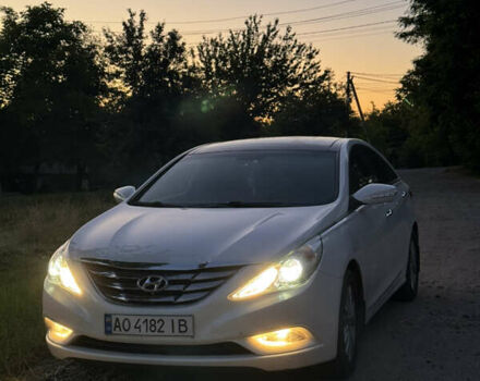 Білий Хендай Соната, об'ємом двигуна 2 л та пробігом 120 тис. км за 9700 $, фото 1 на Automoto.ua