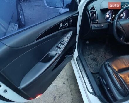 Білий Хендай Соната, об'ємом двигуна 2.36 л та пробігом 218 тис. км за 6700 $, фото 12 на Automoto.ua