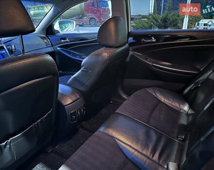 Белый Хендай Соната, объемом двигателя 2.36 л и пробегом 349 тыс. км за 7400 $, фото 12 на Automoto.ua