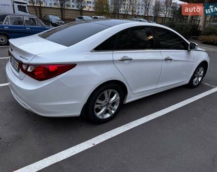 Белый Хендай Соната, объемом двигателя 2.4 л и пробегом 224 тыс. км за 9900 $, фото 6 на Automoto.ua