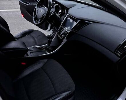 Белый Хендай Соната, объемом двигателя 2.4 л и пробегом 224 тыс. км за 9900 $, фото 11 на Automoto.ua