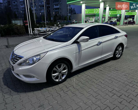 Белый Хендай Соната, объемом двигателя 2.36 л и пробегом 349 тыс. км за 7400 $, фото 15 на Automoto.ua