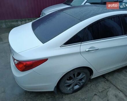 Білий Хендай Соната, об'ємом двигуна 2.36 л та пробігом 218 тис. км за 6700 $, фото 4 на Automoto.ua