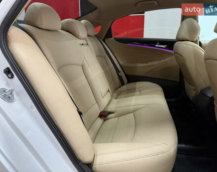 Белый Хендай Соната, объемом двигателя 2.4 л и пробегом 140 тыс. км за 9500 $, фото 12 на Automoto.ua