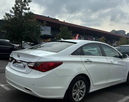 Белый Хендай Соната, объемом двигателя 2.4 л и пробегом 115 тыс. км за 7000 $, фото 3 на Automoto.ua