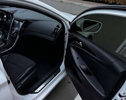 Белый Хендай Соната, объемом двигателя 2.4 л и пробегом 224 тыс. км за 9900 $, фото 13 на Automoto.ua