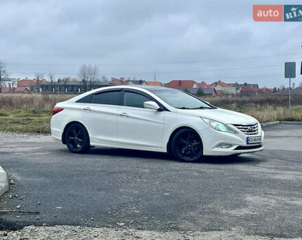 Білий Хендай Соната, об'ємом двигуна 2.4 л та пробігом 275 тис. км за 7600 $, фото 1 на Automoto.ua