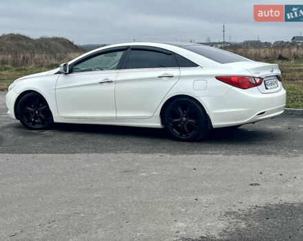 Білий Хендай Соната, об'ємом двигуна 2.4 л та пробігом 275 тис. км за 7600 $, фото 9 на Automoto.ua