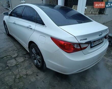 Білий Хендай Соната, об'ємом двигуна 2.36 л та пробігом 218 тис. км за 6700 $, фото 3 на Automoto.ua