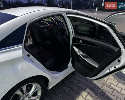 Белый Хендай Соната, объемом двигателя 2.36 л и пробегом 349 тыс. км за 7400 $, фото 8 на Automoto.ua