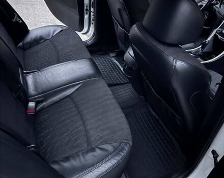 Белый Хендай Соната, объемом двигателя 2.4 л и пробегом 224 тыс. км за 9900 $, фото 12 на Automoto.ua