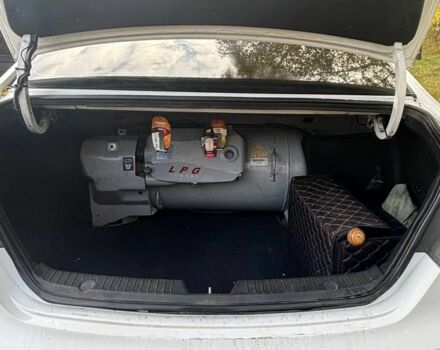 Білий Хендай Соната, об'ємом двигуна 2 л та пробігом 385 тис. км за 8750 $, фото 8 на Automoto.ua