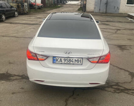 Белый Хендай Соната, объемом двигателя 2.36 л и пробегом 169 тыс. км за 8500 $, фото 16 на Automoto.ua