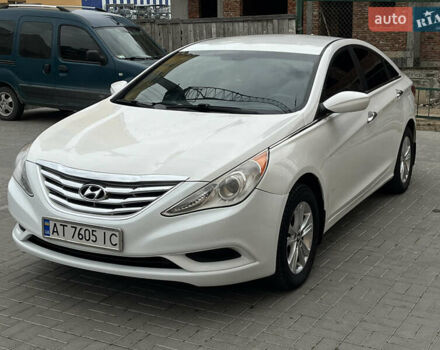 Белый Хендай Соната, объемом двигателя 2.4 л и пробегом 267 тыс. км за 8800 $, фото 2 на Automoto.ua