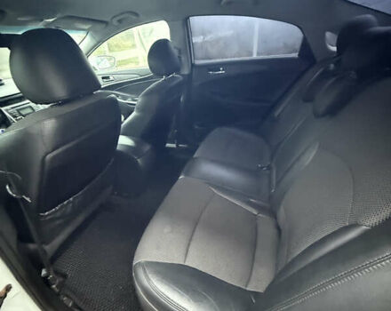 Білий Хендай Соната, об'ємом двигуна 2.36 л та пробігом 250 тис. км за 7000 $, фото 7 на Automoto.ua