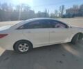 Белый Хендай Соната, объемом двигателя 2 л и пробегом 290 тыс. км за 6000 $, фото 1 на Automoto.ua