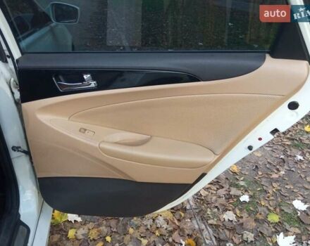 Белый Хендай Соната, объемом двигателя 2.4 л и пробегом 218 тыс. км за 6800 $, фото 19 на Automoto.ua