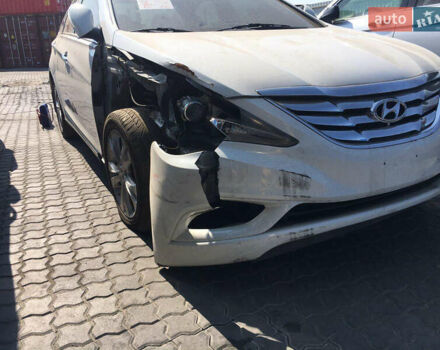 Белый Хендай Соната, объемом двигателя 2.36 л и пробегом 288 тыс. км за 7200 $, фото 16 на Automoto.ua