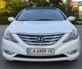 Білий Хендай Соната, об'ємом двигуна 2.36 л та пробігом 693 тис. км за 7500 $, фото 1 на Automoto.ua