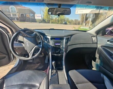 Белый Хендай Соната, объемом двигателя 2 л и пробегом 290 тыс. км за 6000 $, фото 3 на Automoto.ua