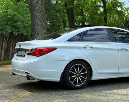 Білий Хендай Соната, об'ємом двигуна 2 л та пробігом 132 тис. км за 9500 $, фото 2 на Automoto.ua