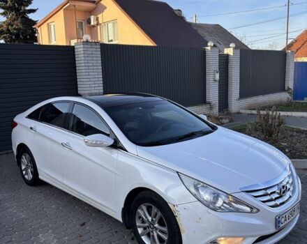 Белый Хендай Соната, объемом двигателя 2.4 л и пробегом 700 тыс. км за 7000 $, фото 1 на Automoto.ua