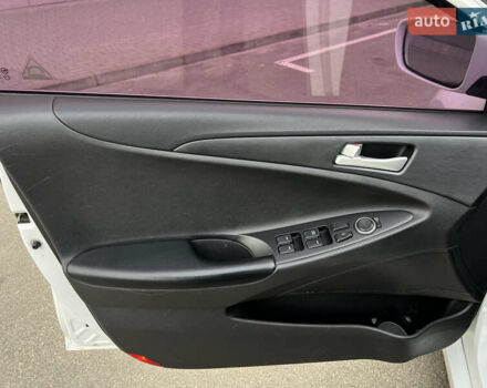 Хендай Соната 2011 в Киеве на Automoto.ua Белый Хендай Соната, объемом двигателя 2 л и пробегом 291 тыс. км за 7600 $, фото 10 на Automoto.ua