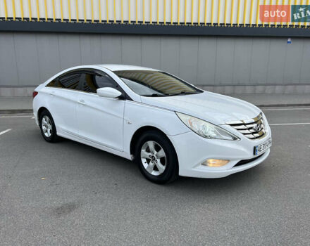 Хендай Соната 2011 в Киеве на Automoto.ua Белый Хендай Соната, объемом двигателя 2 л и пробегом 291 тыс. км за 7600 $, фото 1 на Automoto.ua