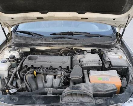 Білий Хендай Соната, об'ємом двигуна 2.36 л та пробігом 693 тис. км за 7500 $, фото 24 на Automoto.ua