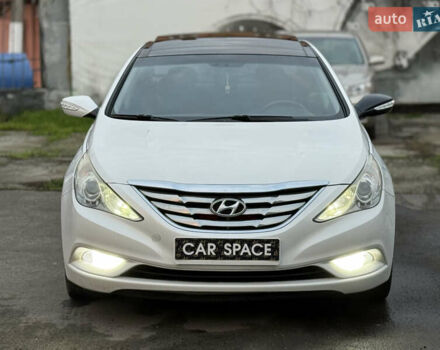 Белый Хендай Соната, объемом двигателя 2.36 л и пробегом 230 тыс. км за 9850 $, фото 5 на Automoto.ua