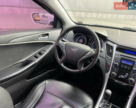Хендай Соната 2011 в Киеве на Automoto.ua Белый Хендай Соната, объемом двигателя 2 л и пробегом 291 тыс. км за 7600 $, фото 21 на Automoto.ua