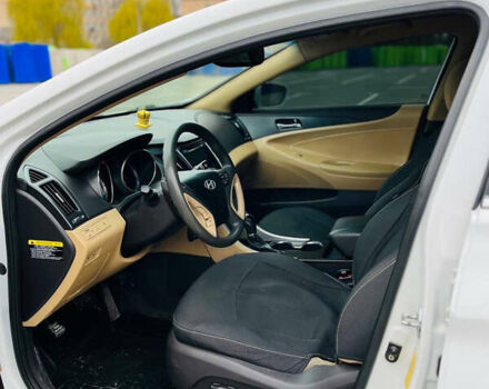 Білий Хендай Соната, об'ємом двигуна 2.4 л та пробігом 278 тис. км за 7200 $, фото 12 на Automoto.ua