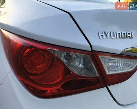 Білий Хендай Соната, об'ємом двигуна 2.36 л та пробігом 693 тис. км за 7500 $, фото 11 на Automoto.ua