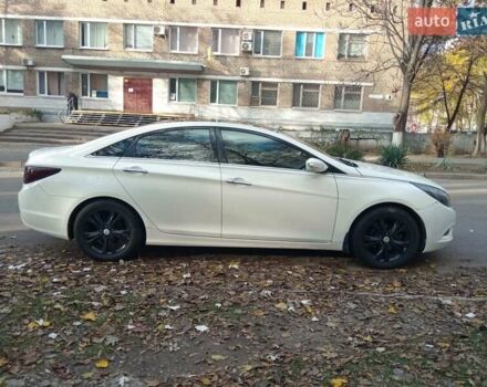 Белый Хендай Соната, объемом двигателя 2.4 л и пробегом 218 тыс. км за 6800 $, фото 4 на Automoto.ua