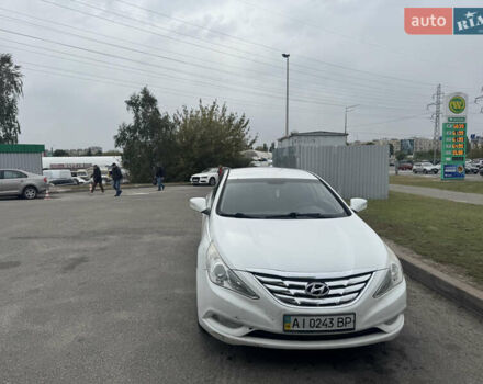 Белый Хендай Соната, объемом двигателя 2 л и пробегом 306 тыс. км за 6400 $, фото 13 на Automoto.ua