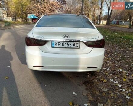 Белый Хендай Соната, объемом двигателя 2.4 л и пробегом 218 тыс. км за 6800 $, фото 2 на Automoto.ua