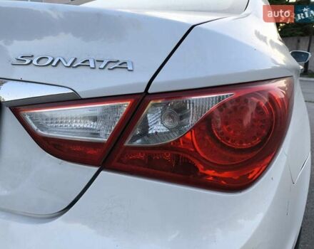 Білий Хендай Соната, об'ємом двигуна 2.36 л та пробігом 693 тис. км за 7500 $, фото 12 на Automoto.ua