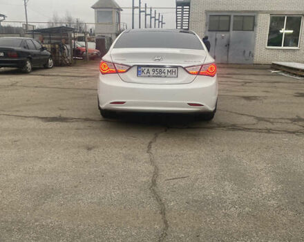 Белый Хендай Соната, объемом двигателя 2.36 л и пробегом 169 тыс. км за 8500 $, фото 17 на Automoto.ua