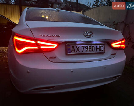 Белый Хендай Соната, объемом двигателя 2.36 л и пробегом 288 тыс. км за 7200 $, фото 10 на Automoto.ua