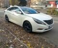 Белый Хендай Соната, объемом двигателя 2.4 л и пробегом 218 тыс. км за 6800 $, фото 1 на Automoto.ua