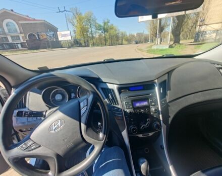 Белый Хендай Соната, объемом двигателя 2 л и пробегом 290 тыс. км за 6000 $, фото 7 на Automoto.ua