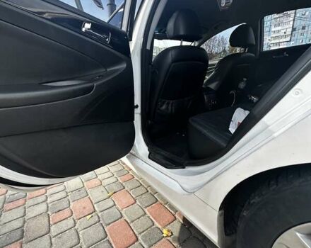 Білий Хендай Соната, об'ємом двигуна 2.36 л та пробігом 197 тис. км за 8000 $, фото 6 на Automoto.ua