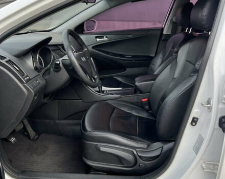 Хендай Соната 2011 в Киеве на Automoto.ua Белый Хендай Соната, объемом двигателя 2 л и пробегом 291 тыс. км за 7600 $, фото 13 на Automoto.ua